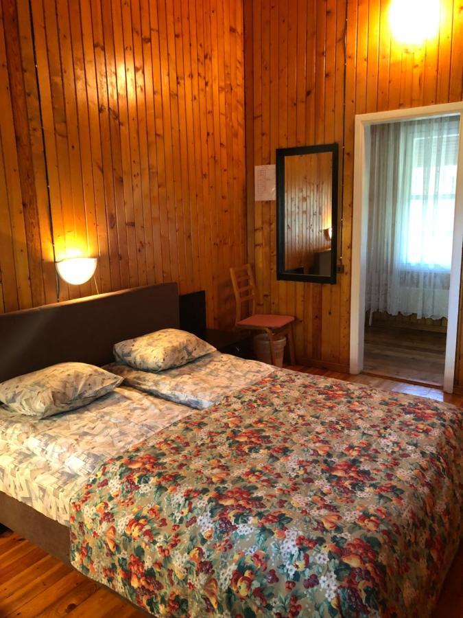 Oravapesa Guest House Haademeeste Exterior photo