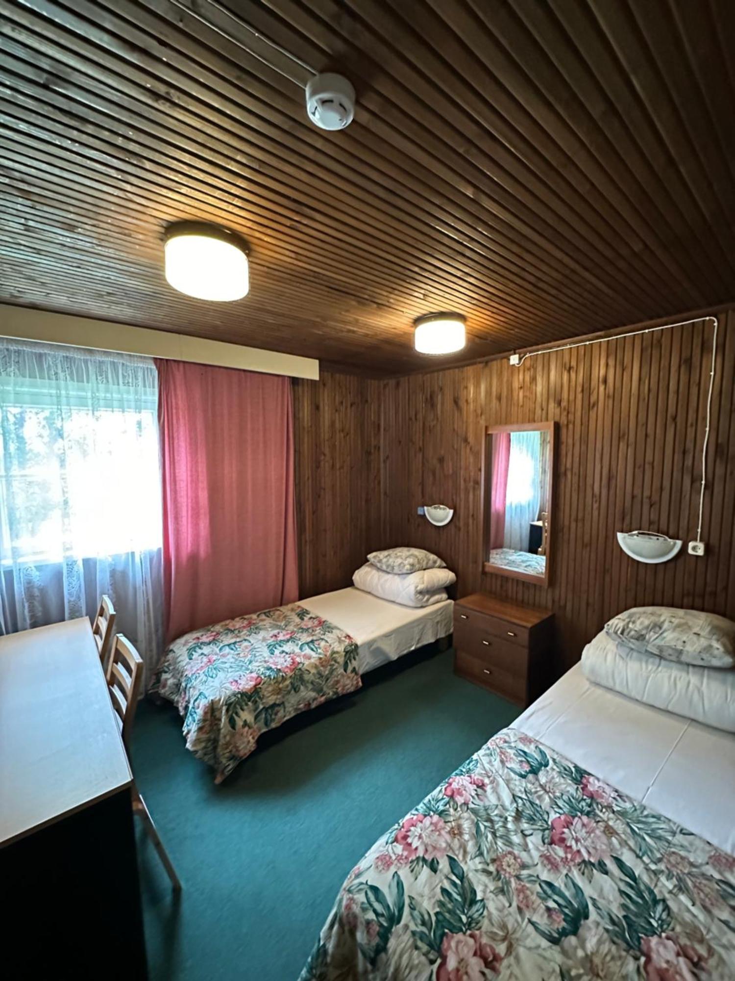 Oravapesa Guest House Haademeeste Exterior photo